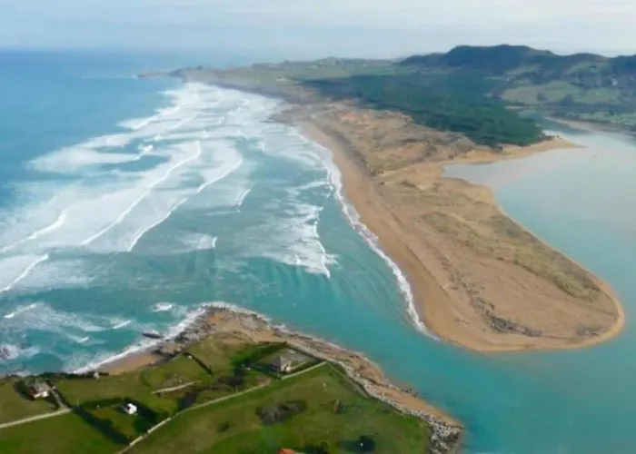 El Pisuco De Lu Entre Puertochico Y El Sardinero Santander
