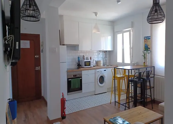 El Pisuco De Lu Entre Puertochico Y El Sardinero Santander