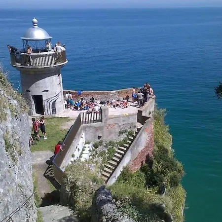 El Pisuco De Lu Entre Puertochico Y El Sardinero * Santander